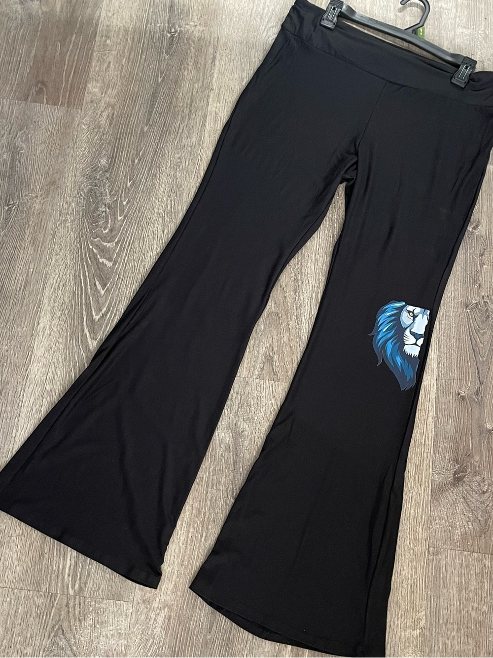 Detroit lions Black Flared Leggings with Blue Lion Graphic